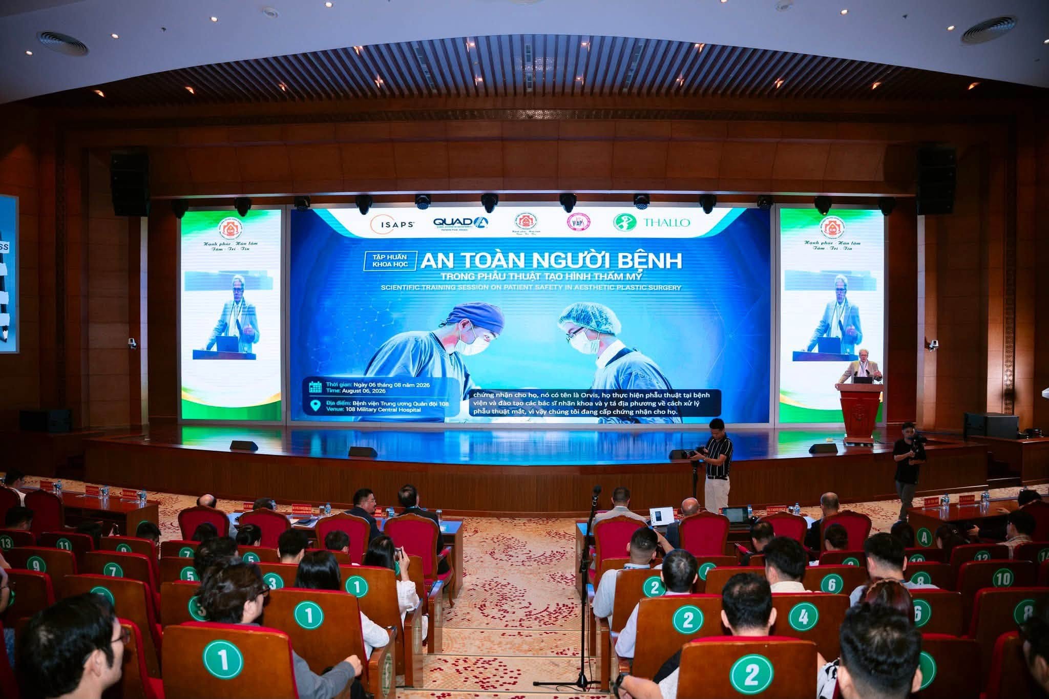 Toàn cảnh chương trình tập huấn An toàn người bệnh trong Phẫu thuật Tạo hình Thẩm mỹ tại Bệnh viện Trung ương Quân đội 108